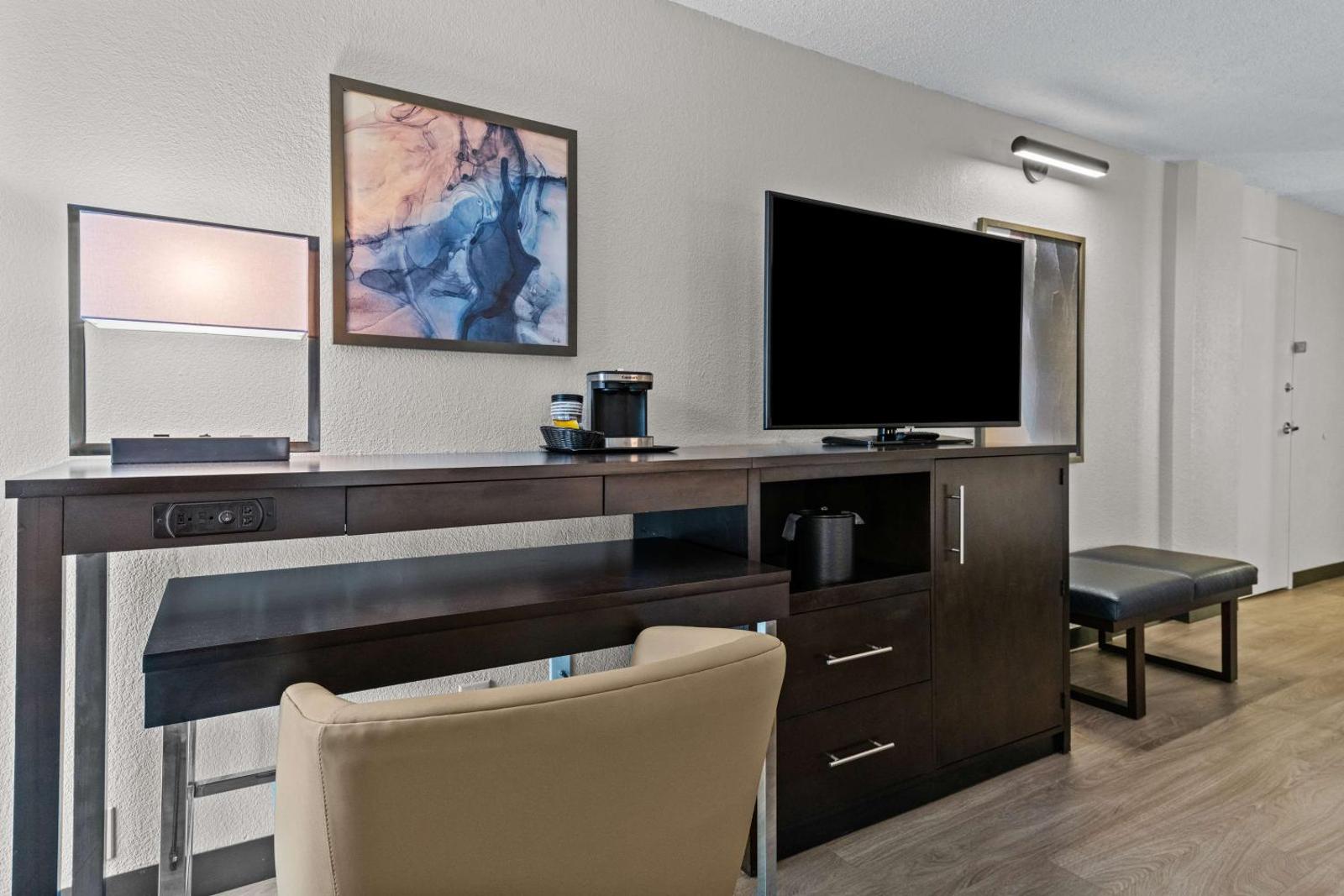 DoubleTree by Hilton Raleigh Midtown
